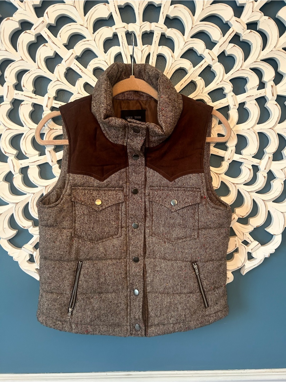 Love Tree brown & gray quilted vest with brown suede collar and pockets, size M